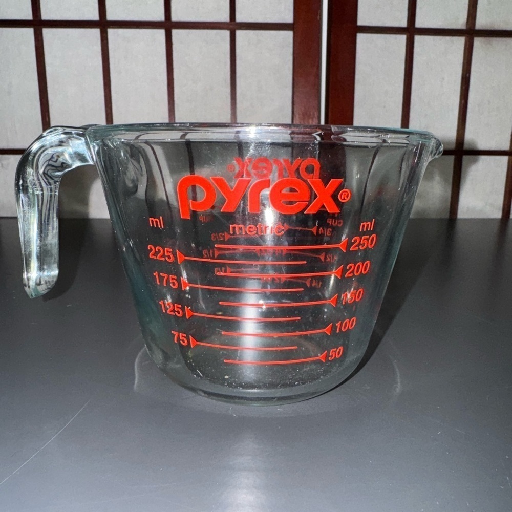 Pyrex 1 Cup Glass Measuring Cup Red Lettering Open Handle - Picture 1 of 11